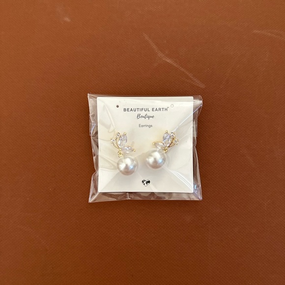 Beautiful Earth Pearl Earrings Bundle - Picture 4 of 6